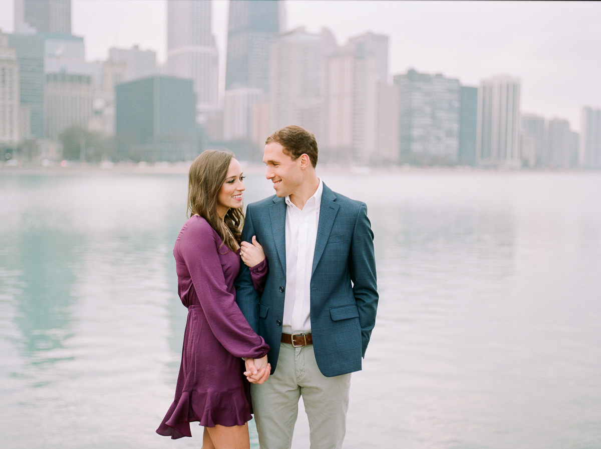 What to wear for outdoor fall engagement photos - Chicago Engagement Photographer