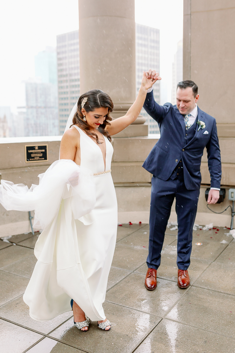 Chicago LondonHouse Wedding Photos - Chicago Light and Airy Wedding Photographer