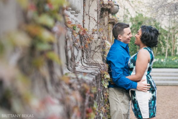 art insititute gardens + oak street beach – chicago engagement session // photography by brittany bekas photography – www.brittanybekas.com // wedding + lifestyle photographer based in chicago, illinois