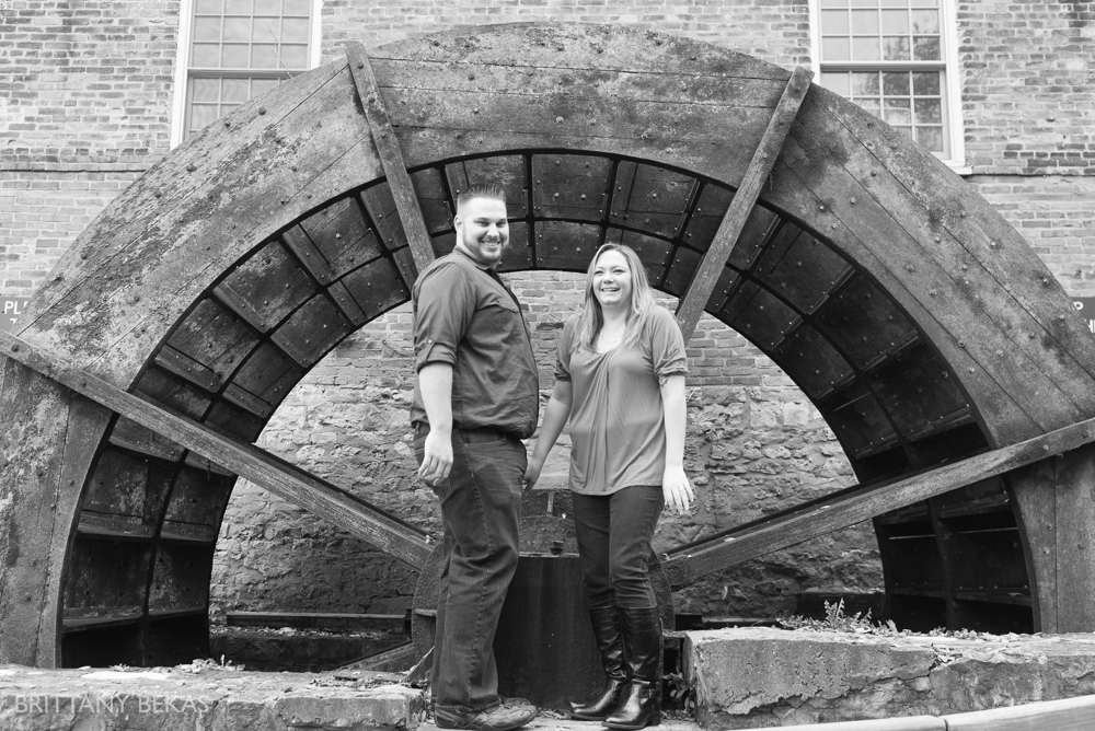Chicago Engagement Graue Mill Engagement Photos_0015