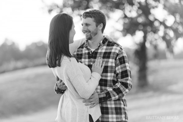 Indepedence Grove Engagement Photos – Chicago Engagement_0011