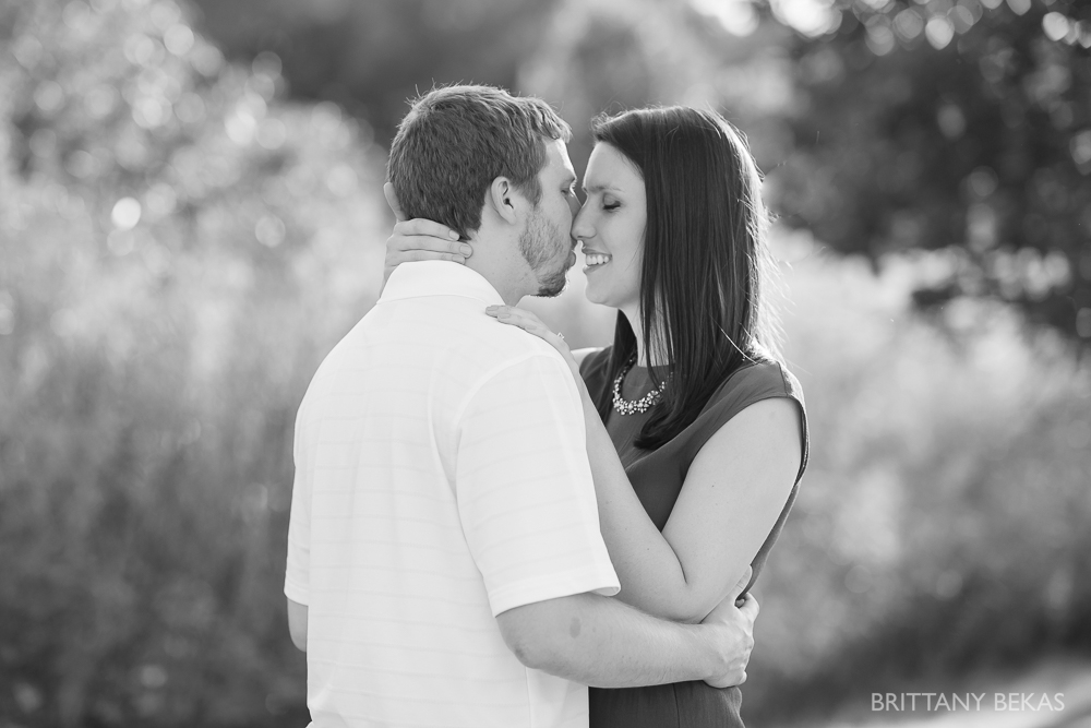 Indepedence Grove Engagement Photos - Chicago Engagement_0015