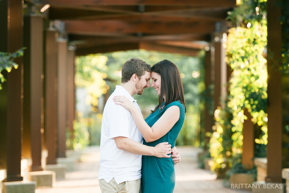 Indepedence Grove Engagement Photos - Chicago Engagement_0018