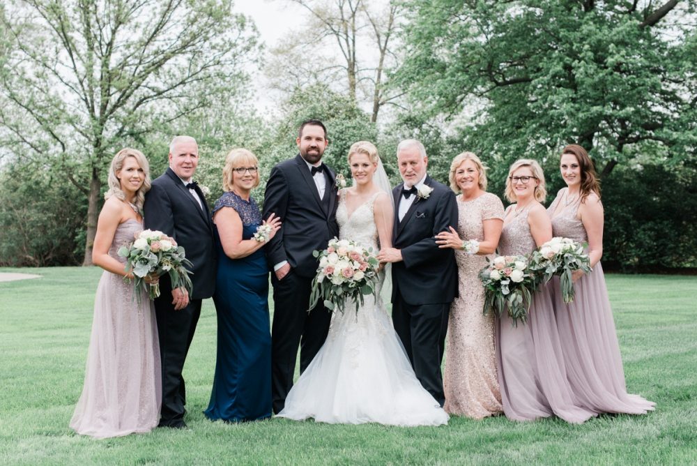 A Complete List of Family Photos for Your Wedding Day