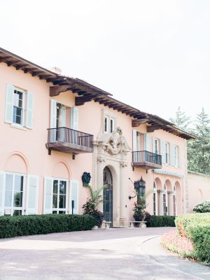Cuneo Mansion at Loyola Unversity Chicago Outdoor Wedding Venue