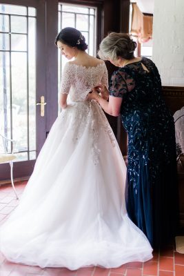Light + Airy Chicago Wedding Photos at Bull Valley Golf Club-13