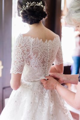 Light + Airy Chicago Wedding Photos at Bull Valley Golf Club-15