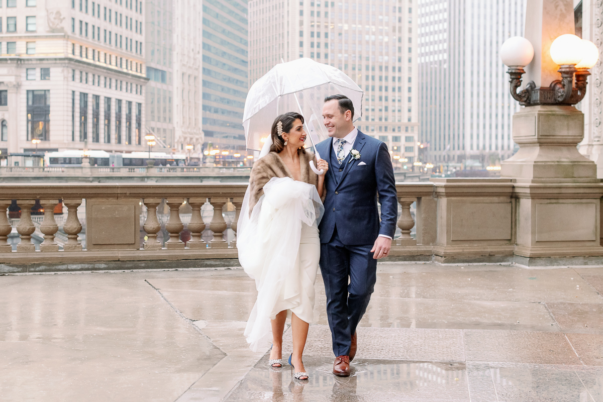 Photo Locations Chicago Rain - Wrigley Building Wedding Photos Rain