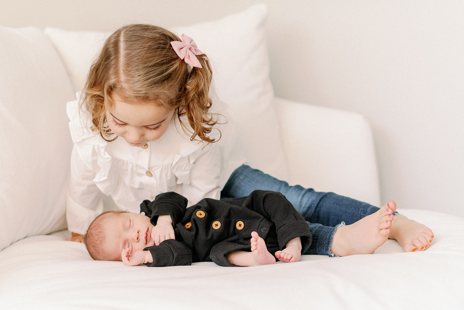 What to wear for in home studio lifestyle newborn photos - chicago naples florida newborn family photographer