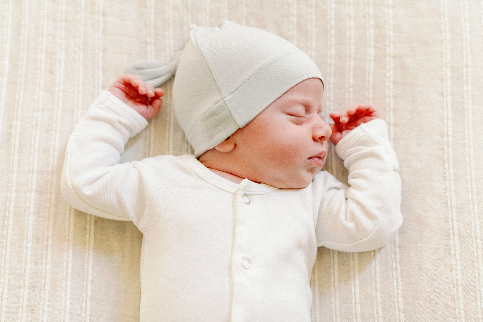 What to wear for in-home newborn photos - chicago newborn photographer