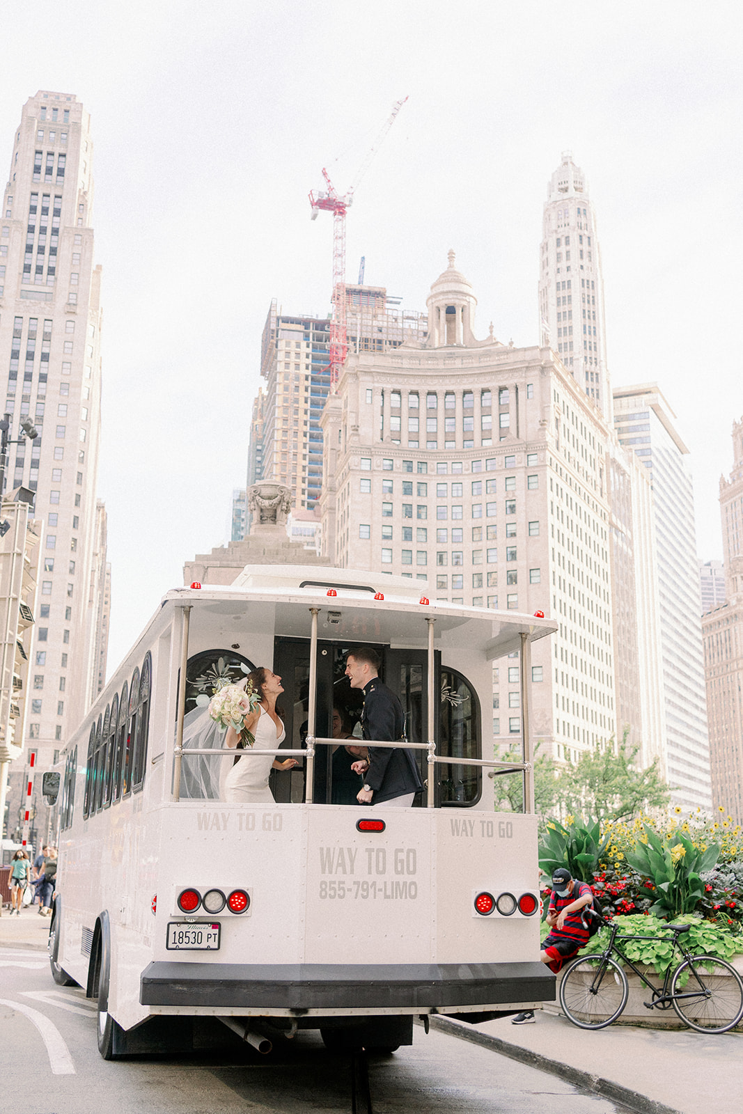 Chicago Trolly Wedding Photos