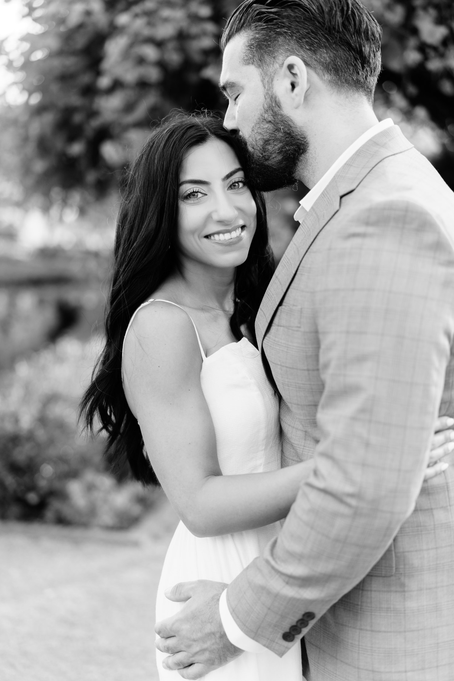 Romantic Cantigny Park Engagement Session in June